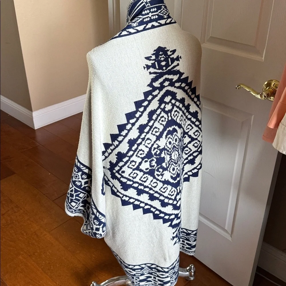 Women’s Southwestern Aztec Print Oversized Poncho Wrap Navy/Cream Reversible